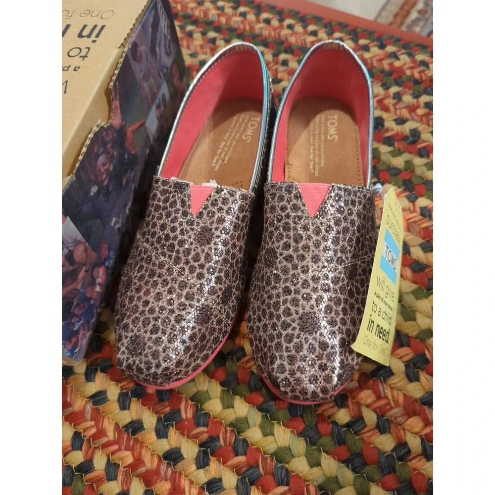 Brand New & Authentic TOMS Classics Shoes Size Youth‎ 4.5 NIB Silver Moroccan